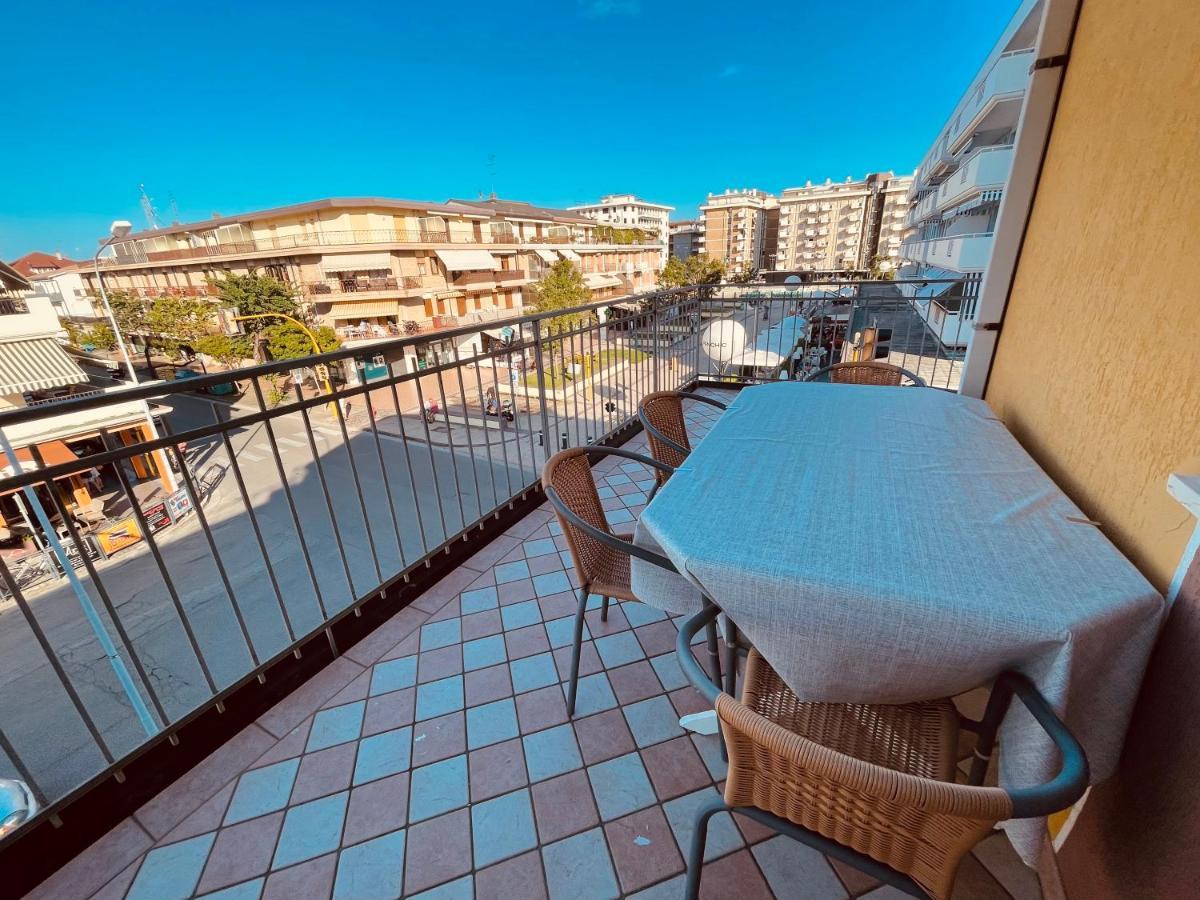 Family Apartment Piazza Milano - Jesolo Εξωτερικό φωτογραφία